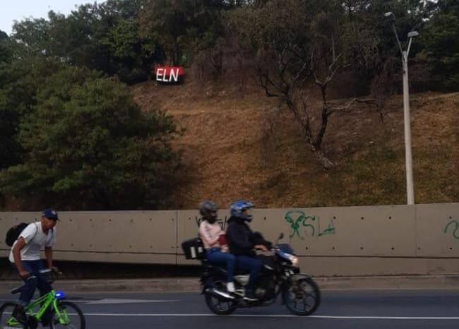 ELN hoisted a flag and two explosives packs in Pueblito Paisa, Medellín