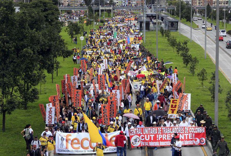Public school teachers strike in Colombia: seven million children without classes