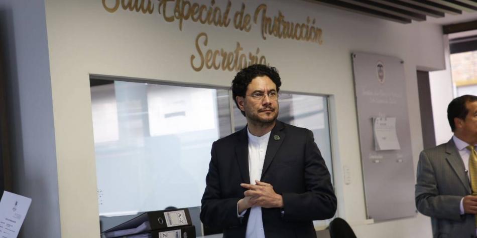 In the United States they ask the prosecutor to investigate visits by Iván Cepeda to federal prisons in that country