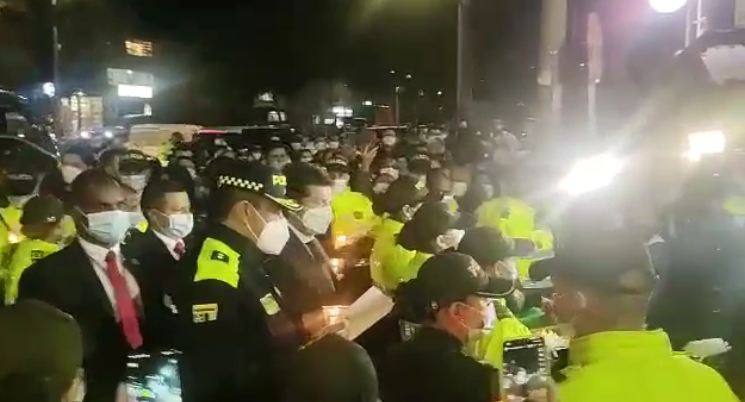 Miembros de la Policía Nacional increpan a MinDefensa por asesinato de policías
