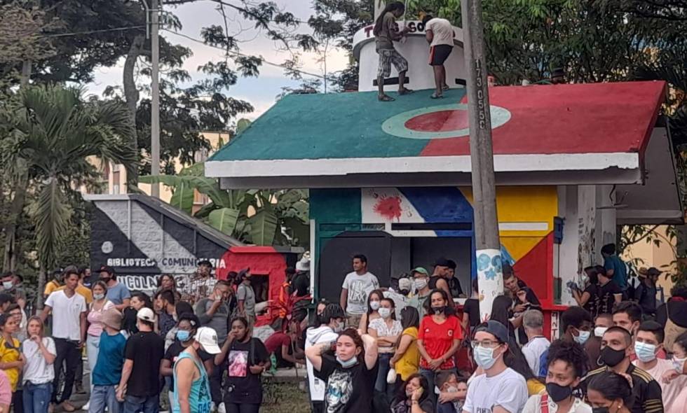 Otra muestra de anarquía en Cali: Manifestantes se niegan a devolver CAI del Metropolitano del Norte a la Policía