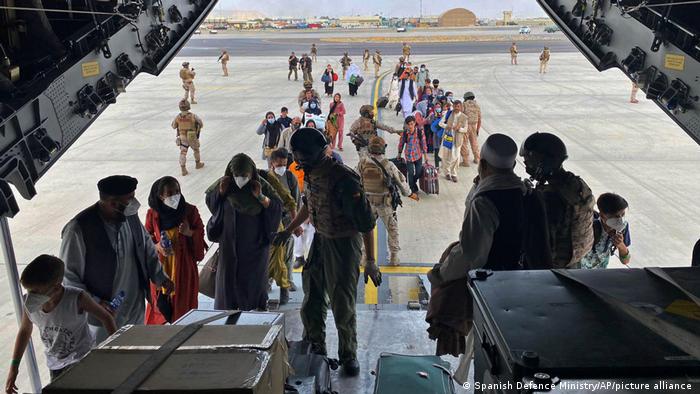 EEUU evacúa a 1.200 personas de Kabul a un día del fin de la misión