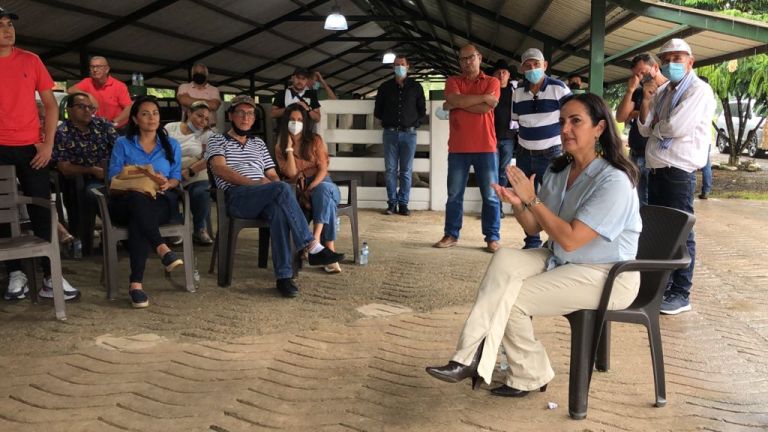 María Fernanda Cabal se reunió con ganaderos del Meta, quienes le manifestaron su  su precandidatura