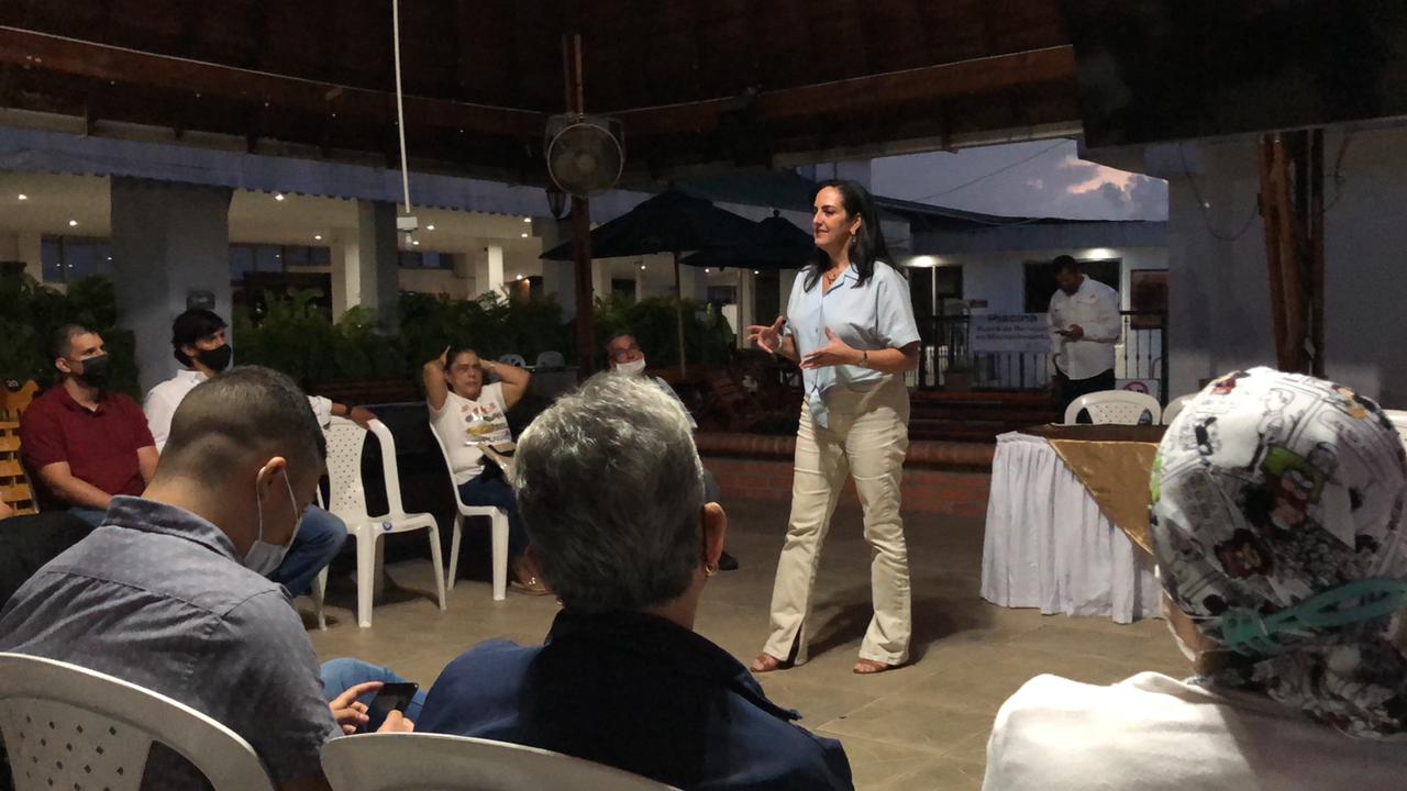 María Fernanda Cabal visitó Tuluá en el Valle del Cauca