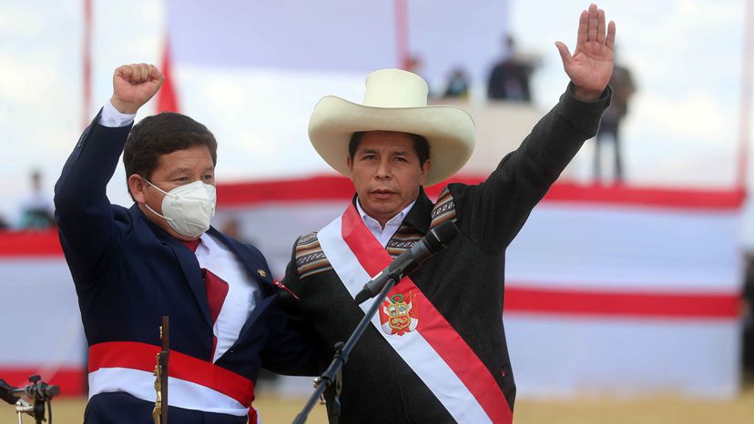 Gobierno socialista de Castillo va de escándalo en escándalo