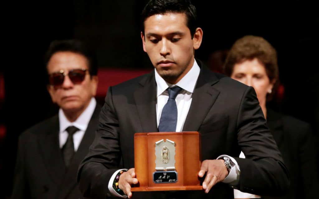 Hijo de Juan Gabriel pide a Diego Verdaguer parar el estreno de tema inédito
