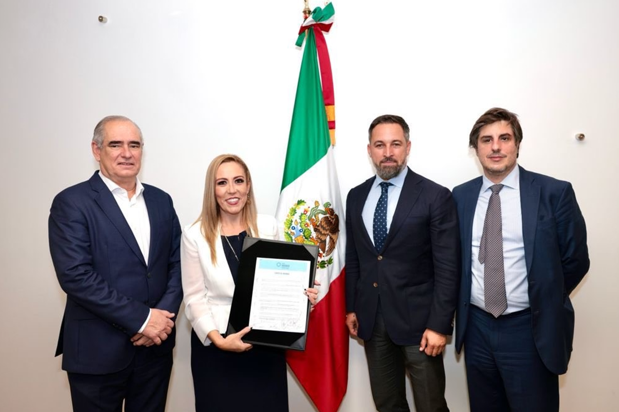 Senadores mexicanos firman Carta de Madrid