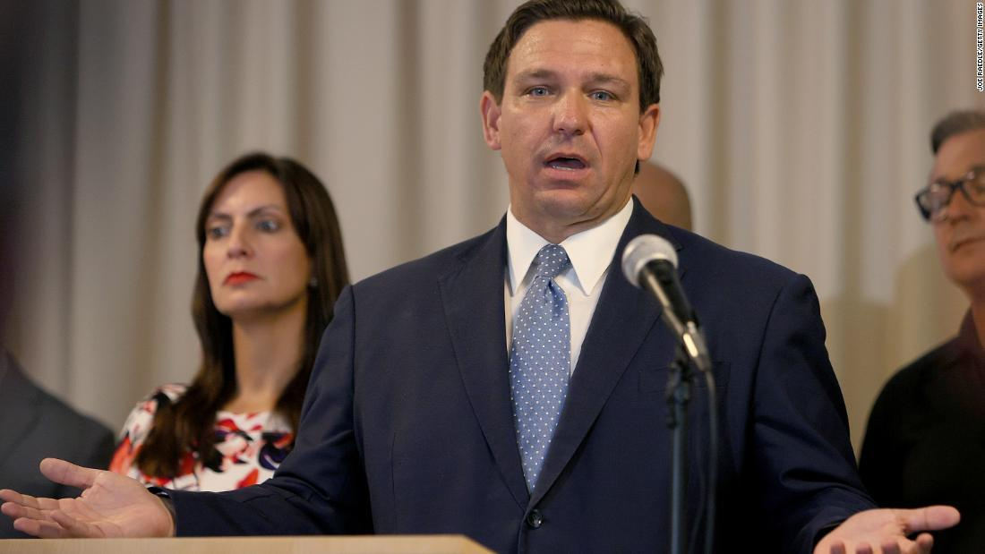 Gobernador de Florida alerta sobre multas a ciudades que obliguen a vacunarse