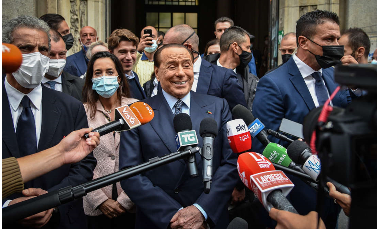 Berlusconi, absuelto de sobornar al pianista de sus fiestas