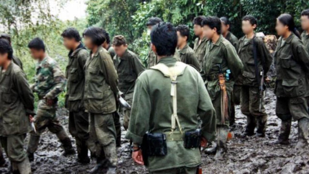Secuestro y reclutamiento de niños, un crimen de guerra de las FARC que no sabemos si pagarán