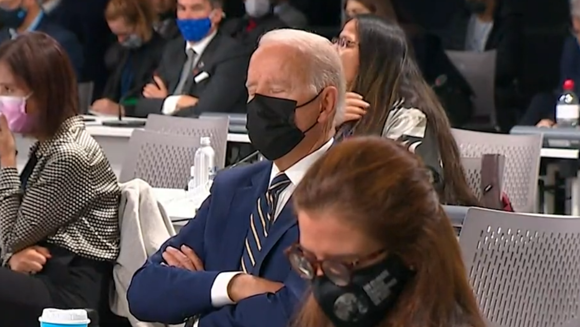Presidente de los Estados Unidos se duerme en cumbre del medio ambiente