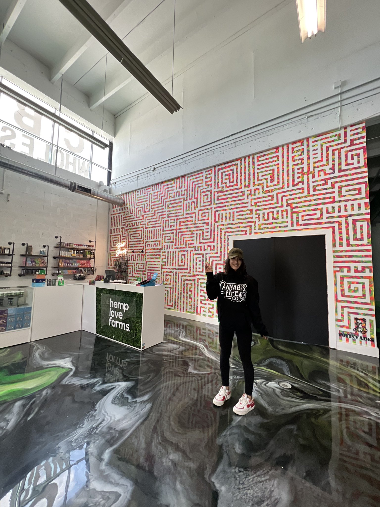 Pattern artist Manuela Escobar is dressing with colourful patterns Miami walls and museums. 