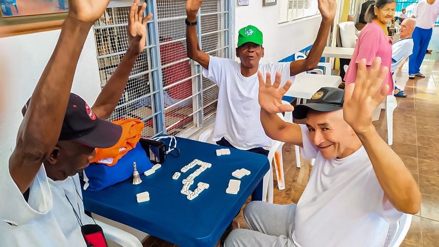 Andrés Restrepo recibió un regalo para el alma, visitando un hogar de reposo