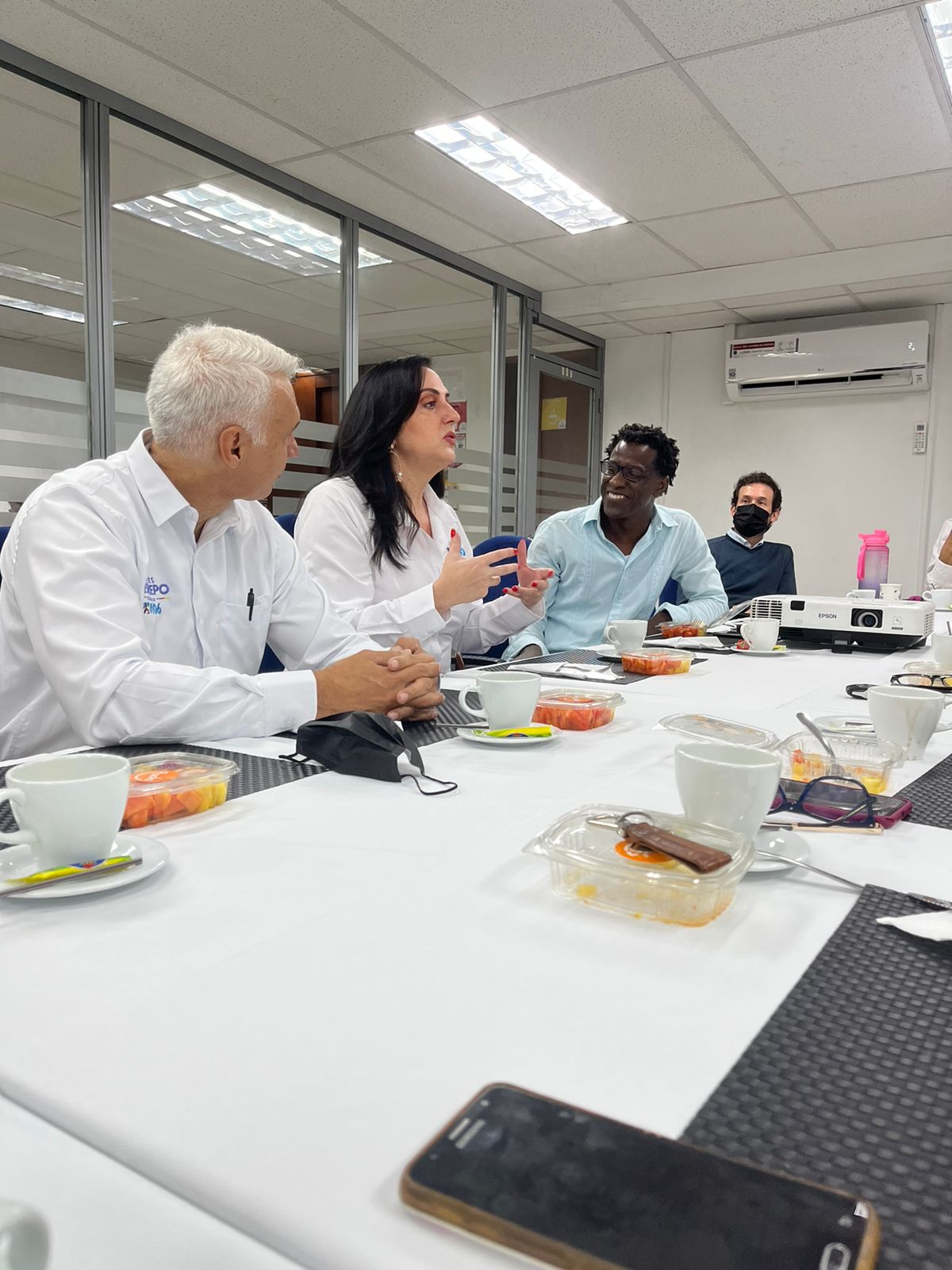 María Fernanda Cabal, fue invitada especial de la junta directiva de Fenavi, Valle del Cauca