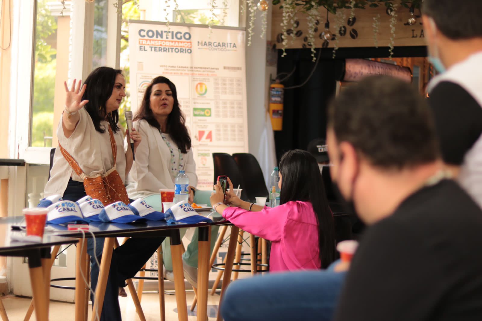 Café con Empresarios en El Hueco
