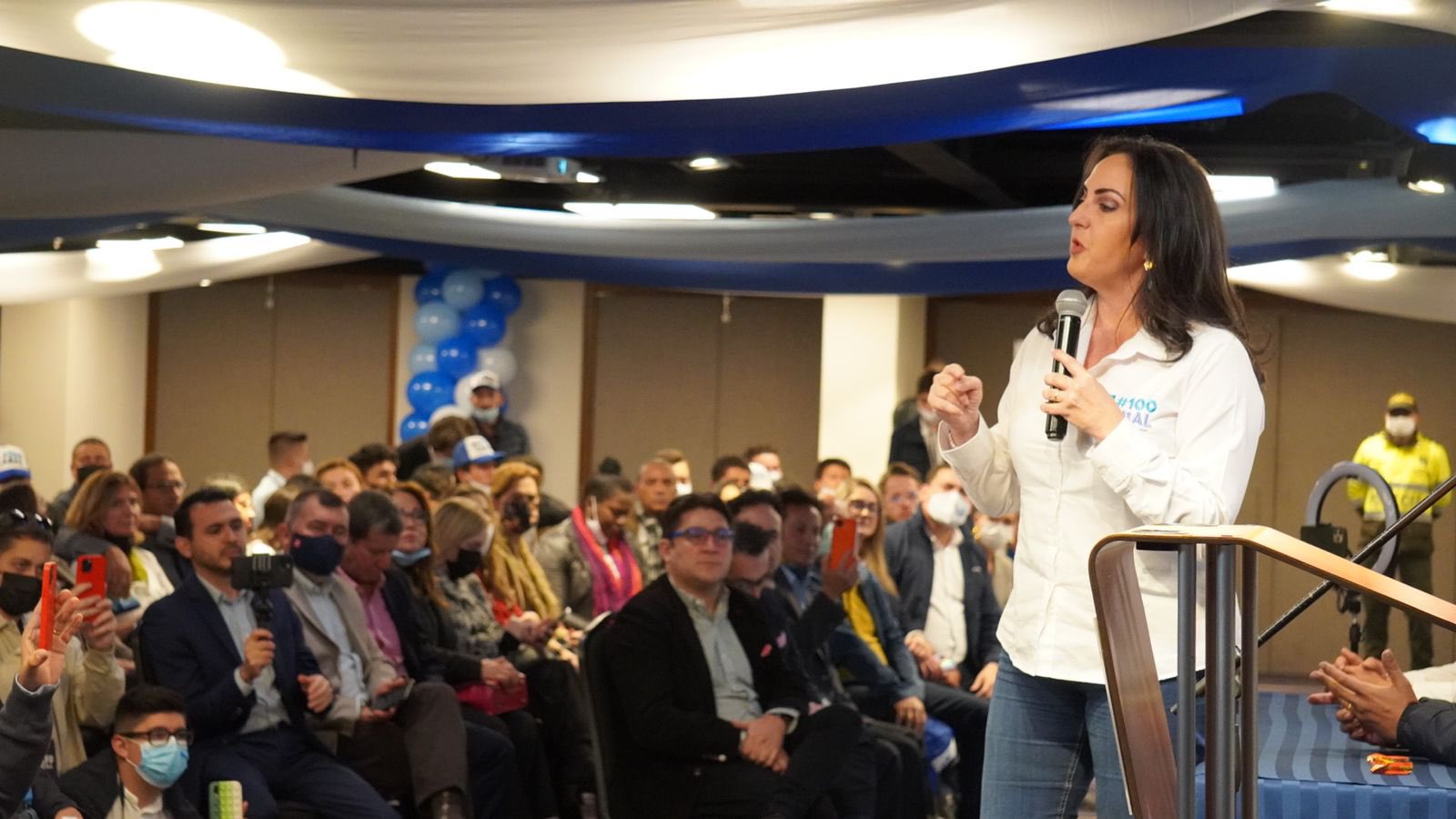 La senadora María Fernanda Cabal y la bancada del Centros Democrático deciden su candidato presidencial