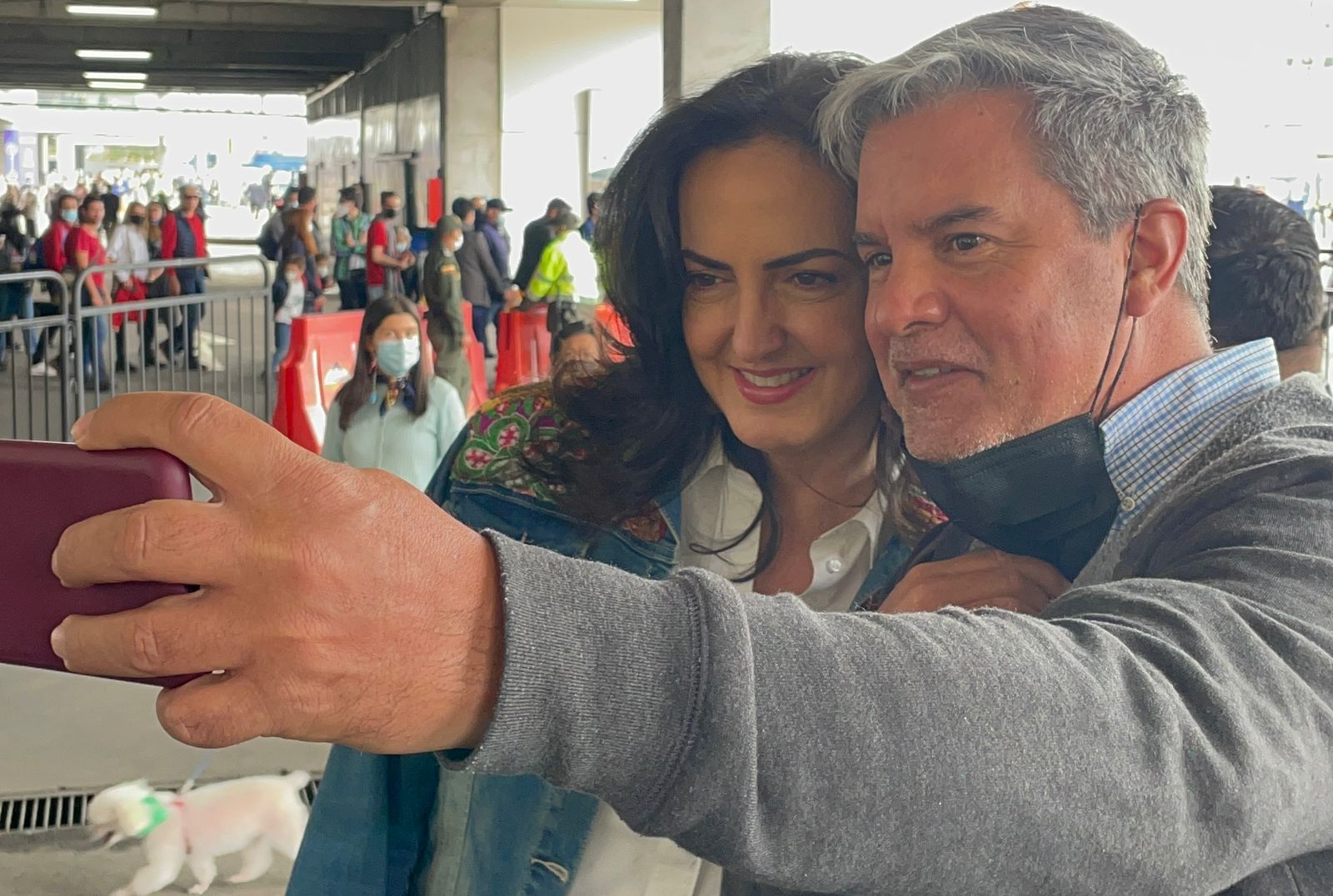 Furor causo María Fernanda Cabal al llegar a su puesto de votación