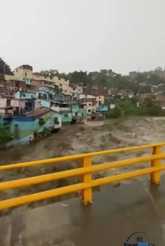 Heavy Rains Cause Flash Floods in Medellín: Emergency Crews and DAGRD Remain on High Alert