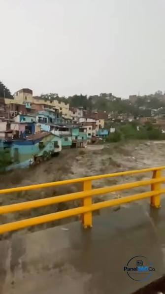 Heavy Rains Cause Flash Floods in Medellín: Emergency Crews and DAGRD Remain on High Alert
